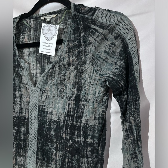 Sandwich mesh long sleeve top medium - Picture 4 of 6